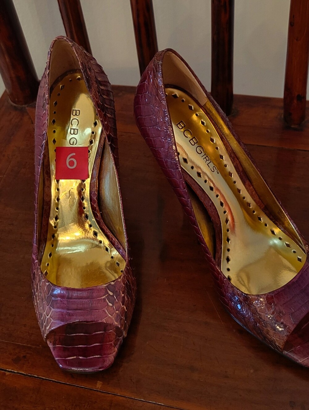 BCB GIRLS 4" STILETTO HEEL SHOES SZ 6 B POINTED TOE/GOLD LINED-FAUX Redish SNAKE